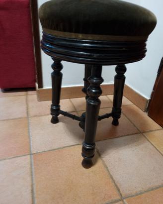 antico sgabello da pianoforte