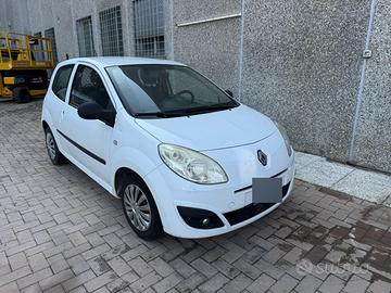 € TRATTABILE Twingo anche NEO p. AUTOCARRO €