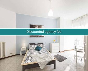 Stanza in appartamento di 219 m² a Corsico