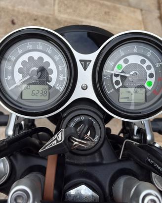 Moto in buone condizioni tenuta in box