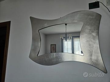 Specchio con cornice argentata