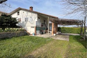 VILLA SINGOLA IMMERSA NEL VERDE SULLE COLLINE DI C