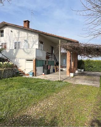 CUSTOZA - VILLA SINGOLA CON AMPIO VERDE PRIVATO.