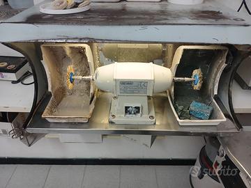 Attrezzatura laboratorio odontotecnico
