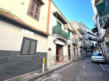 3 LOCALI A NAPOLI