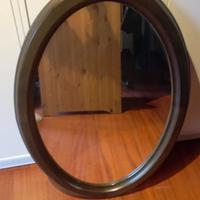 Specchio ovale con cornice in legno