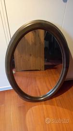 Specchio ovale con cornice in legno