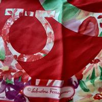 Foulard in pura seta Salvatore Ferragamo 
