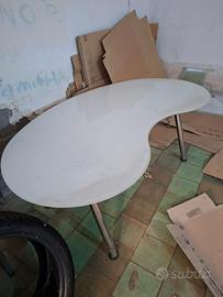 Tavolo in vetro bianco
