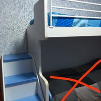 Struttura letto a castello con scala contenitore