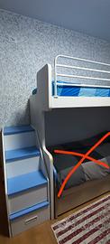 Struttura letto a castello con scala contenitore