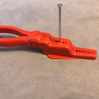 Ferma chiodo per martellare