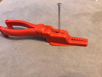 Ferma chiodo per martellare