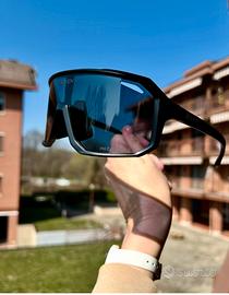 Occhiali con lenti panoramiche fotocromatiche