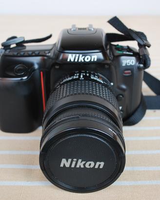 Macchina fotografica nikon reflex