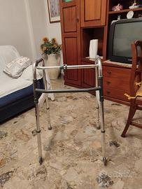 Carrello deambulatore per anziani o disabili