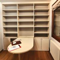 Libreria su misura con scrivania 