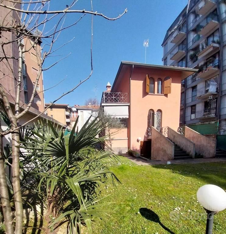 Villa di 186 m² con più di 5 locali e box auto a B