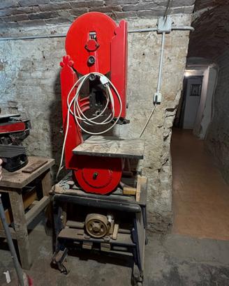 Sega a nastro in ghisa