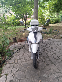 Liberty 150 3v ie bianco