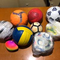 Vari palloni (calcio e pallavolo)