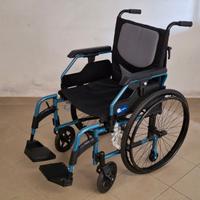 Carrozzina pieghevole ad autospinta