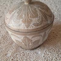 Urna ornamentale in marmo