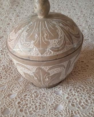 Urna ornamentale in marmo