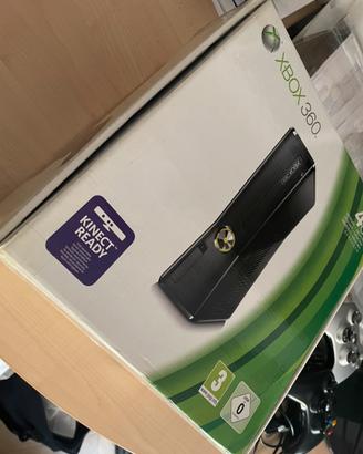 Xbox 360 Slim + 2 controller + 10 giochi