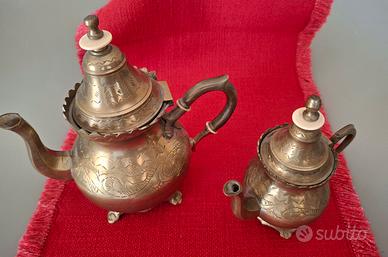 teiera e caffettiera vintage in ottone