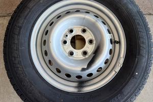 Cerchio in ferro con pneumatico Michelin