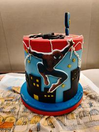 torta in pasta di zucchero tema spiderman 