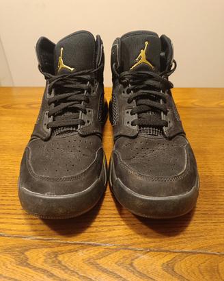 Scarpe Jordan Mars 270 black and gold