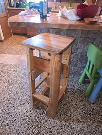 sgabello rustico in larice e castagno