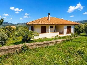 Villa bifamiliare Laureana Cilento