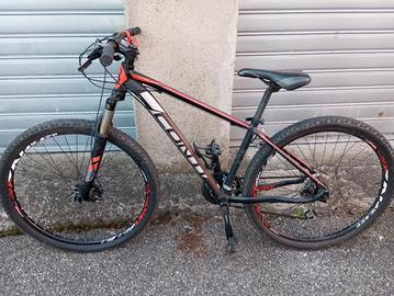 bicicletta mountain bike