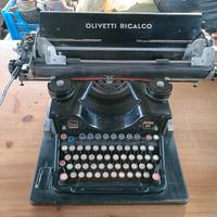 Macchina per scrivere olivetti 