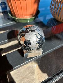 Mappamondo puzzle magnetico in metallo