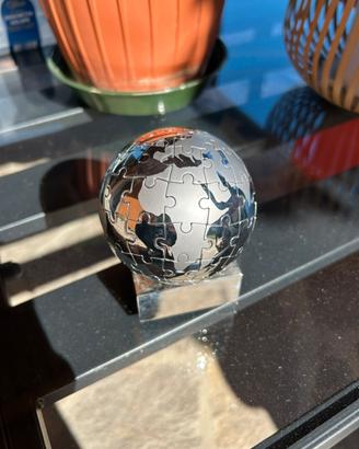 Mappamondo puzzle magnetico in metallo