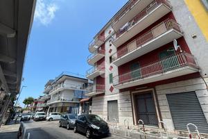 4 LOCALI A NAPOLI