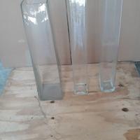 Serie di tre vasi alti in vetro spesso