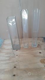 Serie di tre vasi alti in vetro spesso