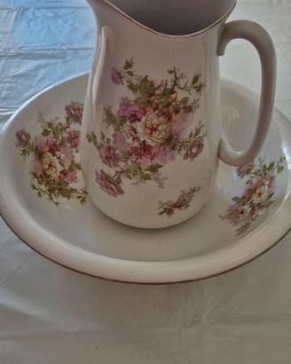 Toeletta vintage brocca e catino