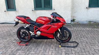Ducati 848 del 2008 prezzo 8000 euro trattabili.