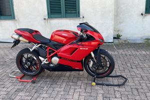 Ducati 848 del 2008 prezzo 8000 euro trattabili.