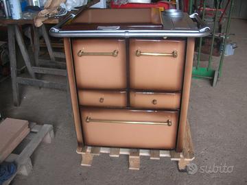 Stufa economica a legna beige focolare in ghisa