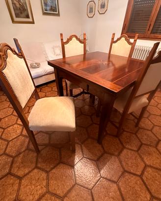 Elegante Tavolo rustico con sedie