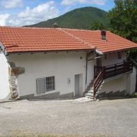 Casa con rustico e terreni