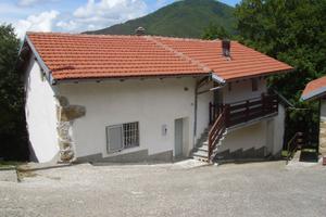 Casa con rustico e terreni