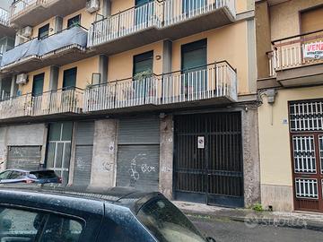Grande garage in via Giosuè Carducci a Paternò